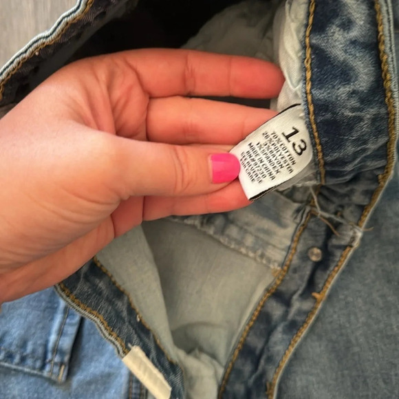 Almost famous dual wash patched jeans wide lege raw hem size 13 trendy - Picture 5 of 7